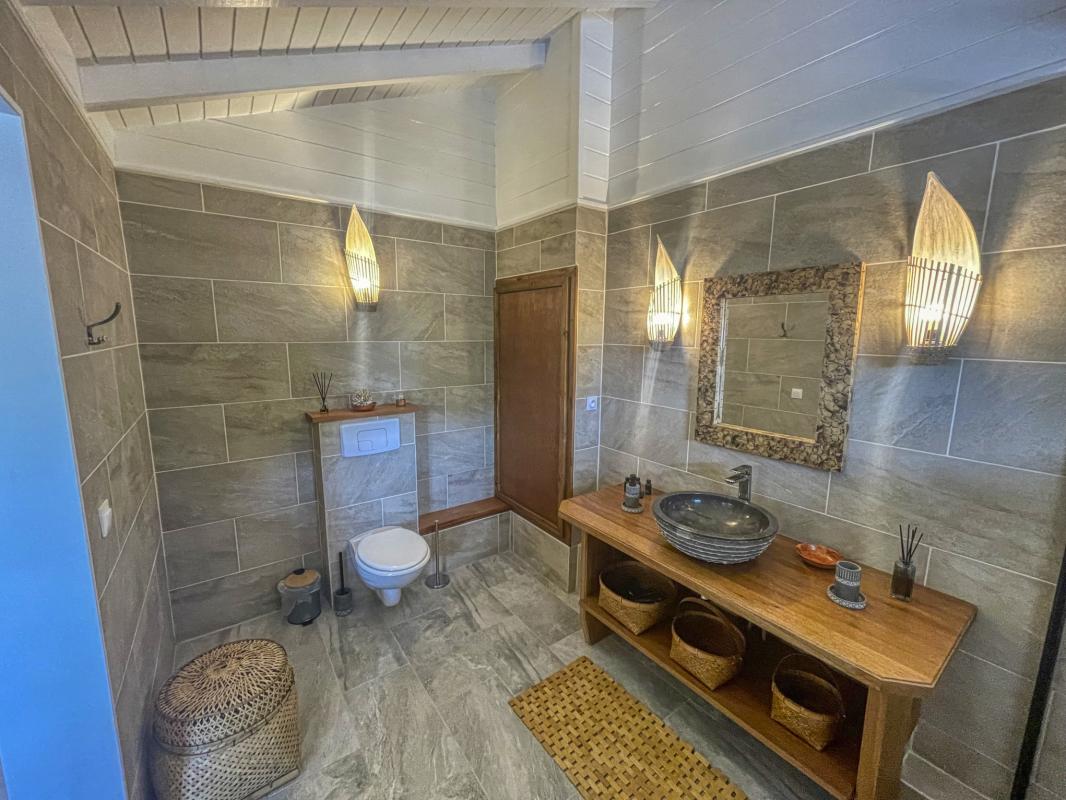 34. Location villa piscine proche plage Deshaies Guadeloupe_Chambre 1